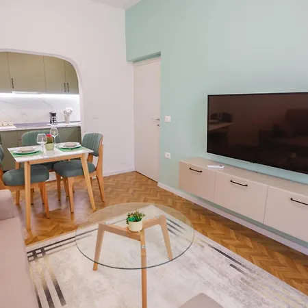 Apartman Lucjanos *